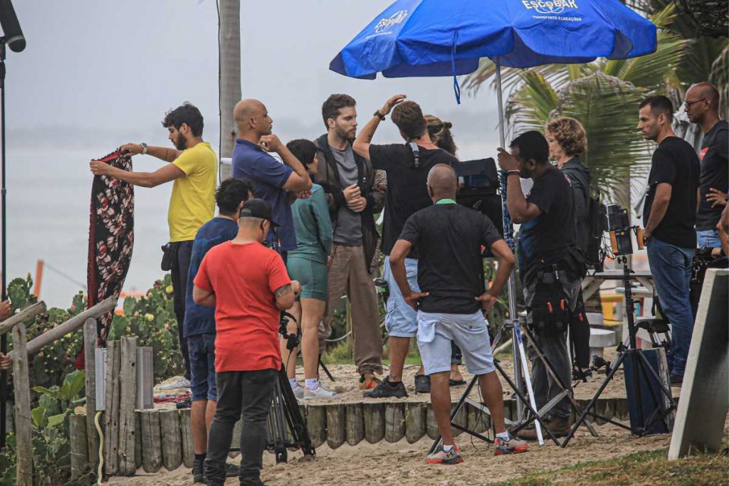 Thiago Fragoso e Vanessa Giácomo gravando cenas de Travessia
