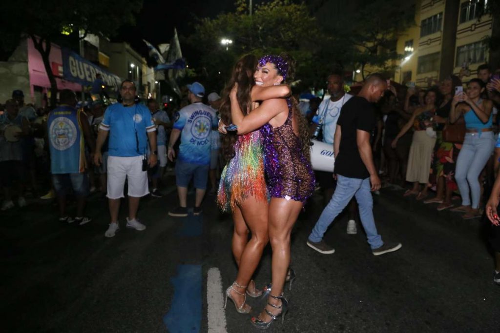 Sabrina Sato no ensaio de rua da Vila Isabel