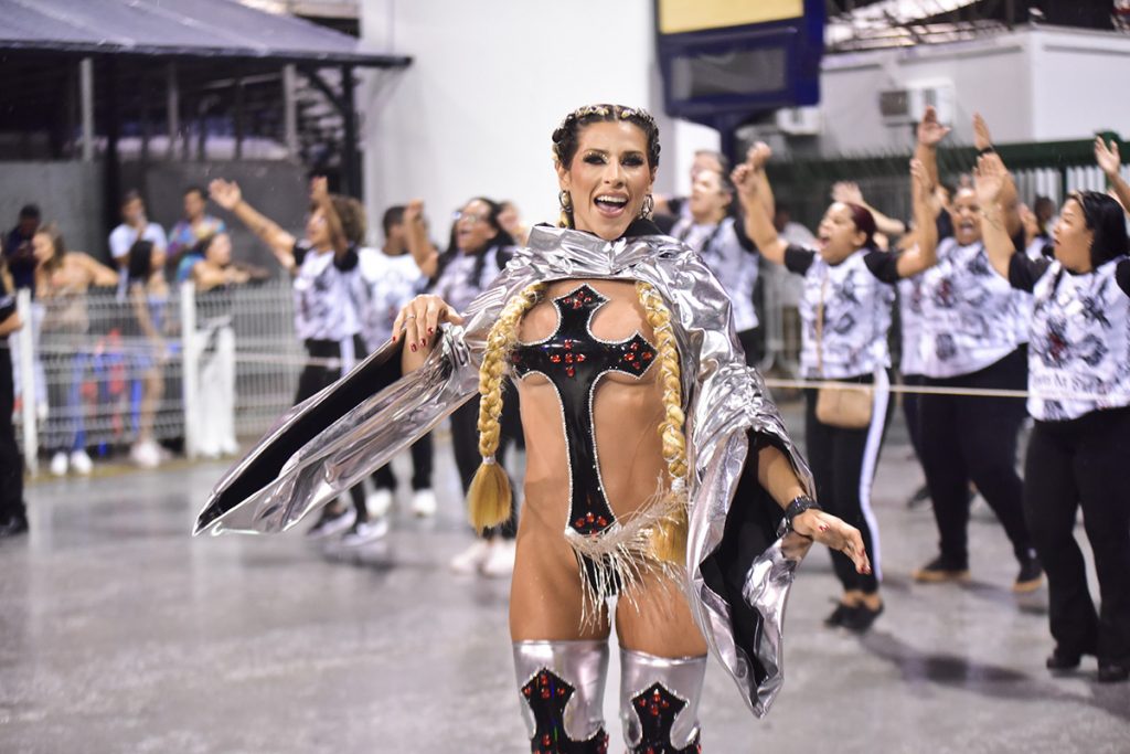 Ana Paula Minerato também arrasou na ocasião