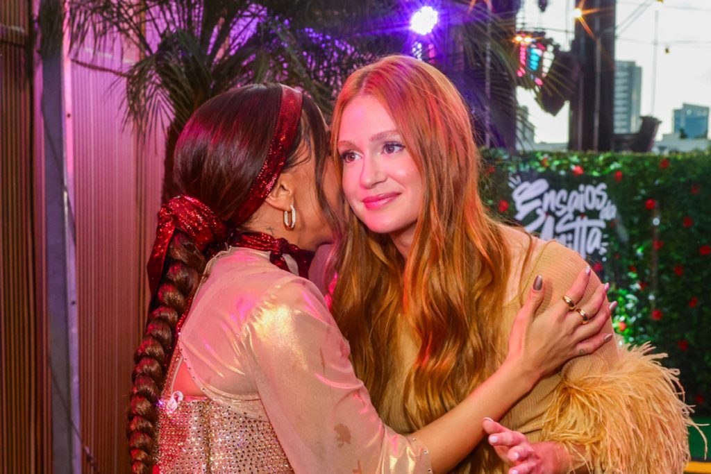Anitta e Marina Ruy Barbosa conversaram bastante na ocasião