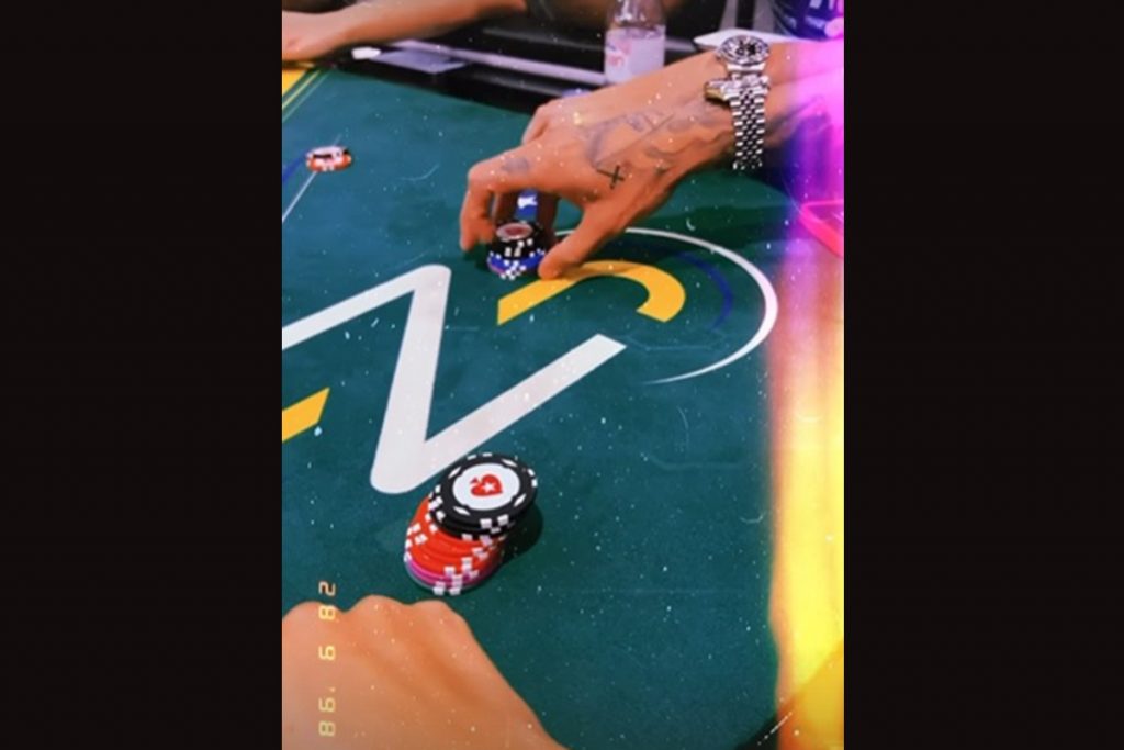 Bruna Biancardi joga pôquer na casa de Neymar