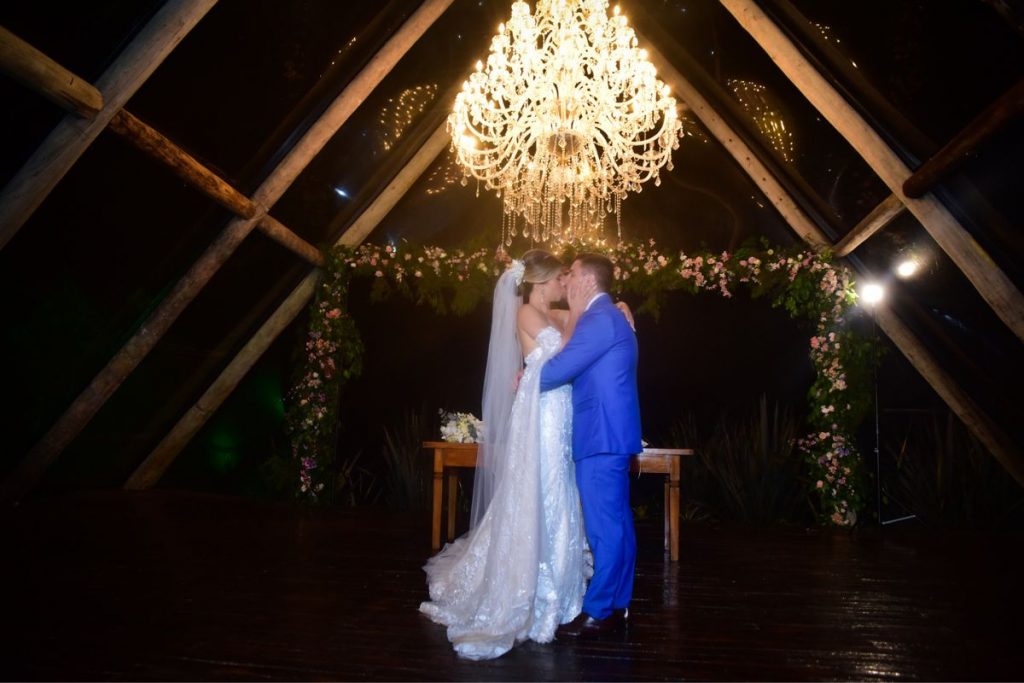 Cacau Colucci e Bruno Lima se casam em São Paulo