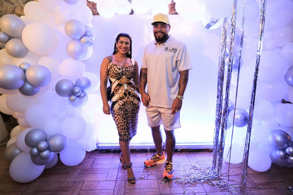 Ellen Cardoso marcou presença na festa com o marido Naldo