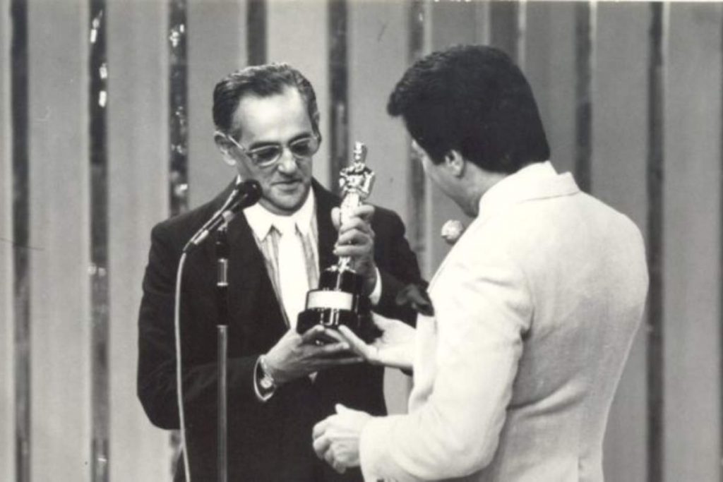 Flavio Cavalcanti recebe o Troféu Imprensa de Silvio Santos