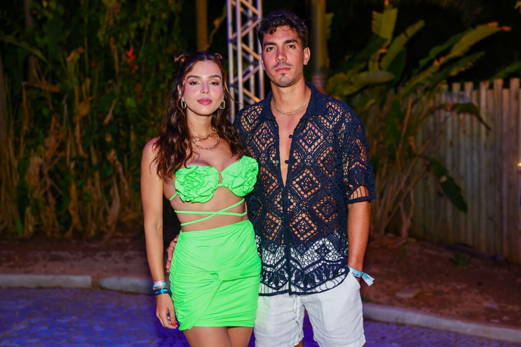 A atriz fez questão de posar ao lado do namorado Gabriel David