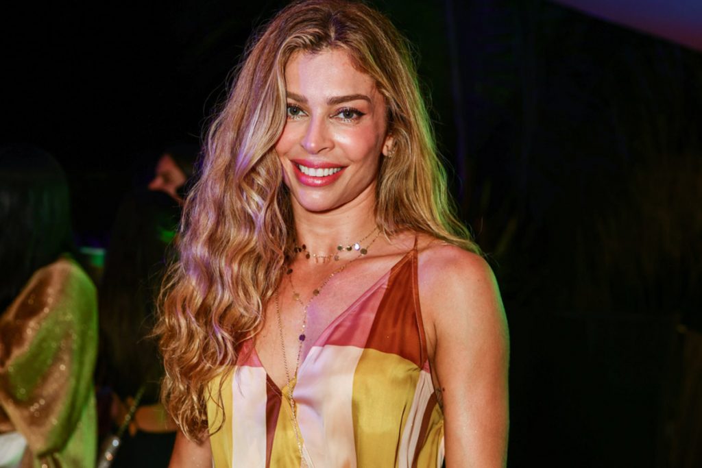 Simpática, Grazi fez questão de posar para os fotógrafos