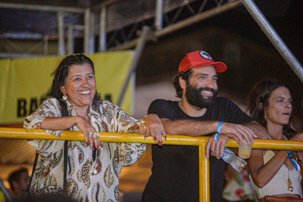 Humberto Carrão e Regina Casé