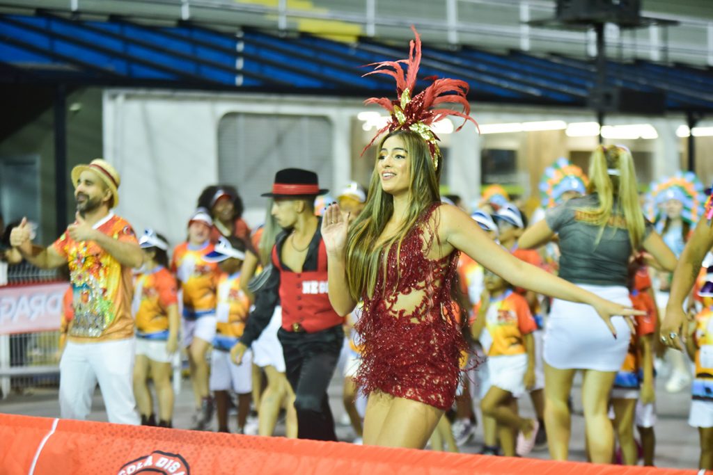 Julia Puzzuoli demonstrou muito samba no pé