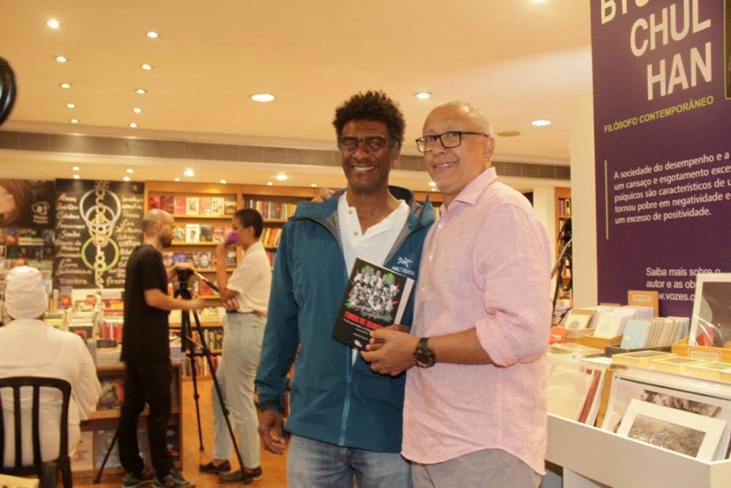 Helio de La Peña com o autor, Marcos Salles