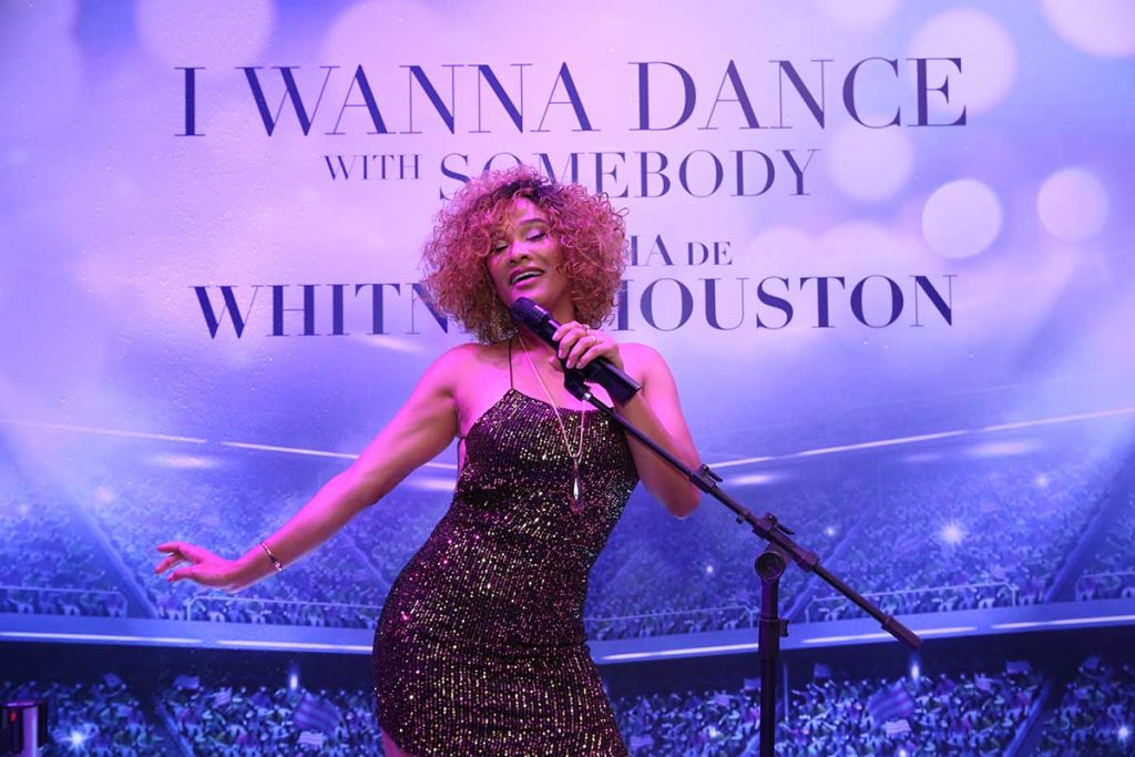 Leilah Moreno cantou para os convidados presentes