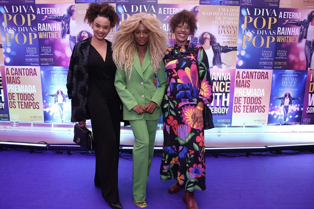 Lucy Ramos, Jeniffer Dias e Isabel Fillardis marcaram presença e posaram juntas