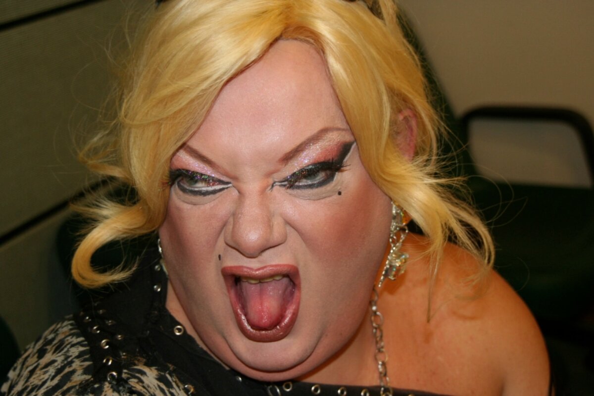 Morre a drag queen Kaka di Polly, icone do ativismo LGBTQIA+