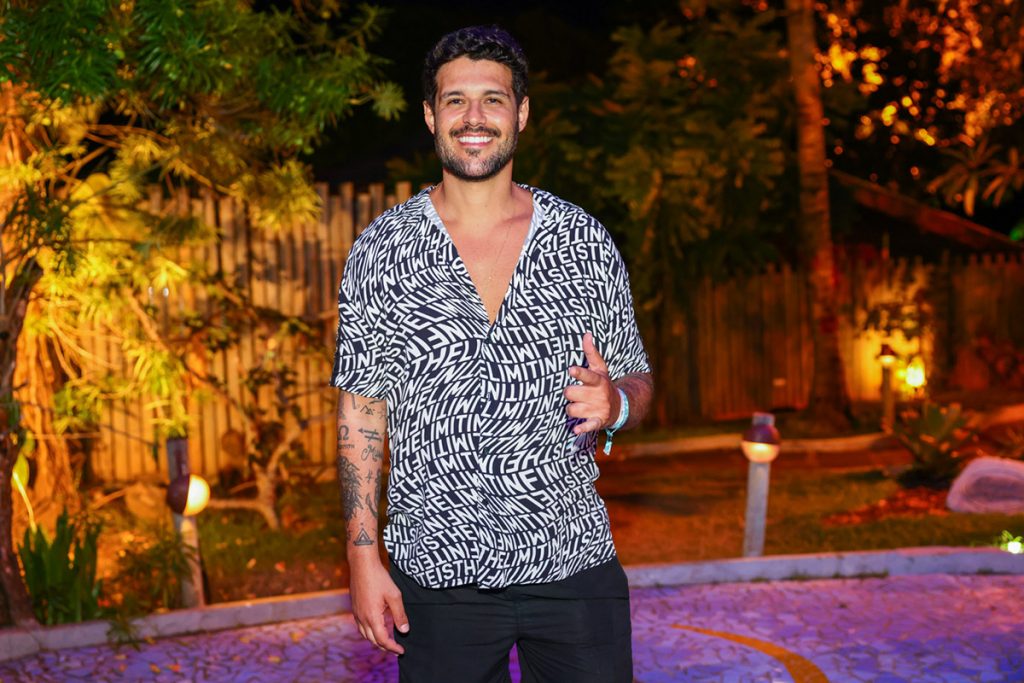 Rodrigo Mussi também se jogou na festa