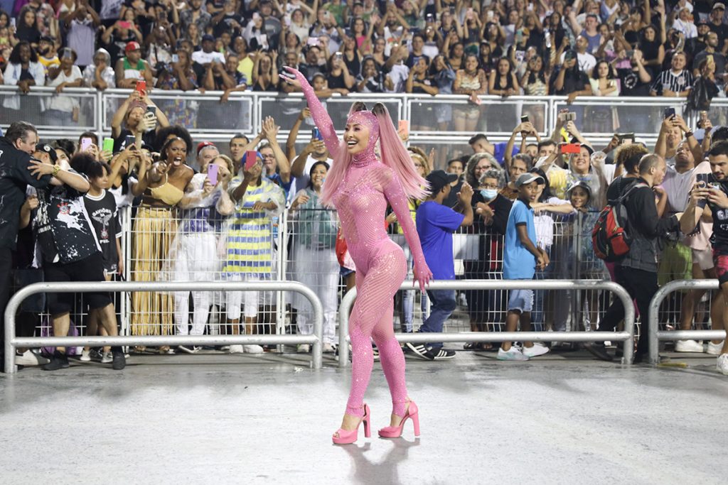 Sabrina Sato arrasou em ensaio da Gaviões da Fiel