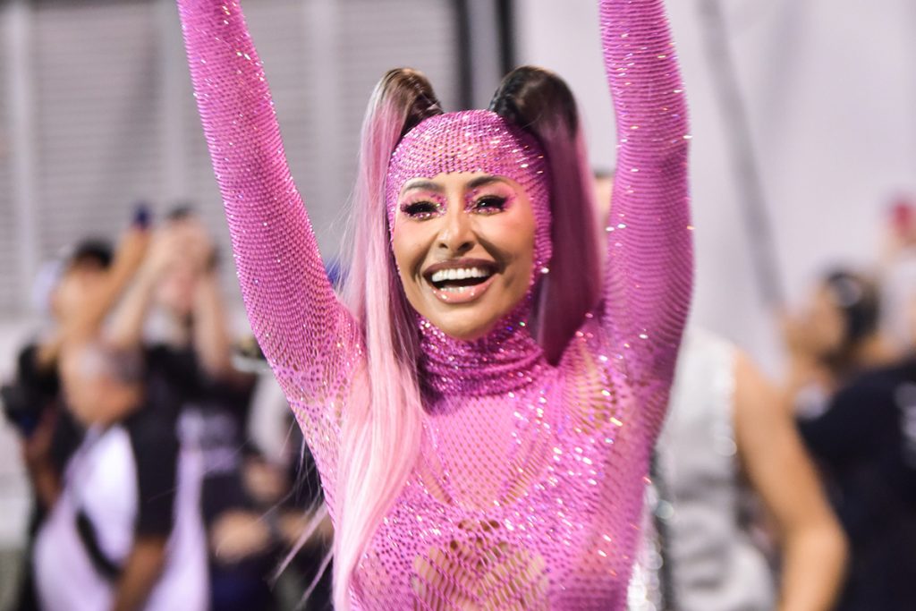 Sabrina Sato esbanjou sorrisos