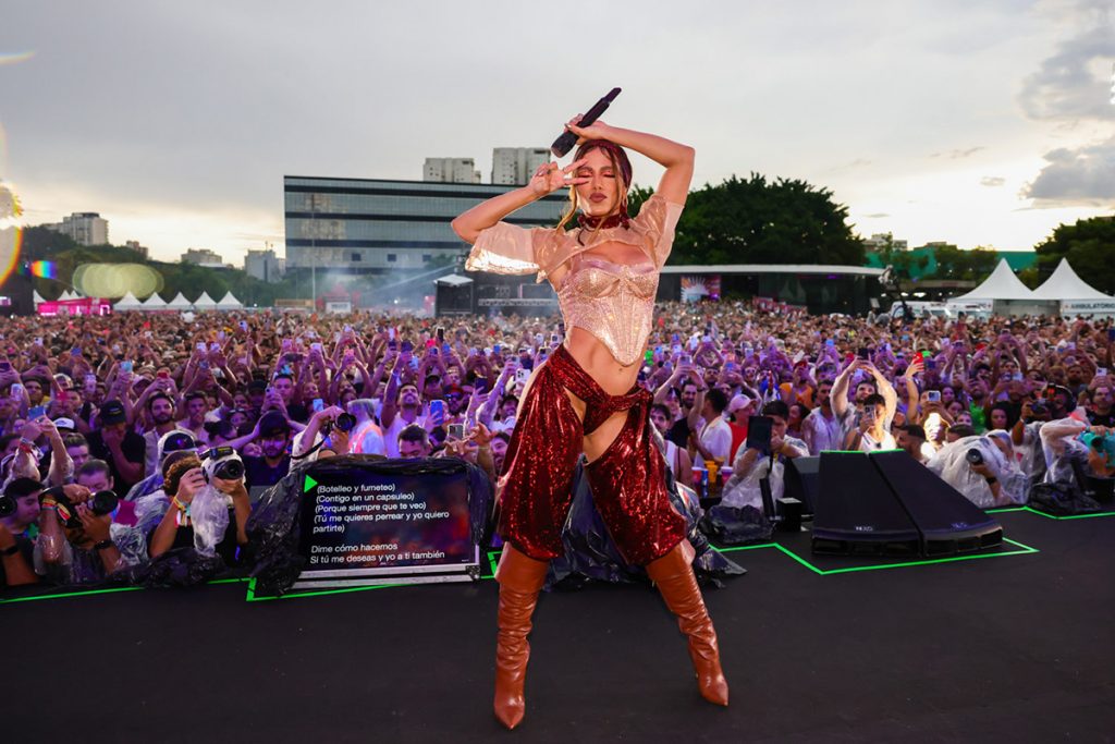 Anitta arrastou uma legião de fãs para o show