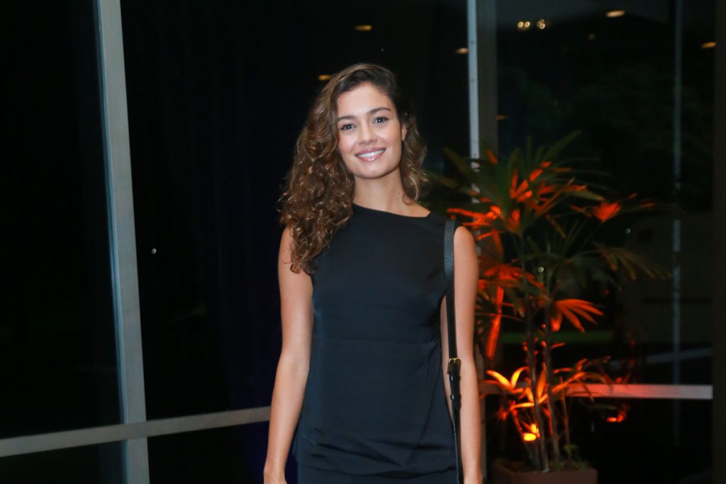 Simpática, a atriz posou para os fotógrafos