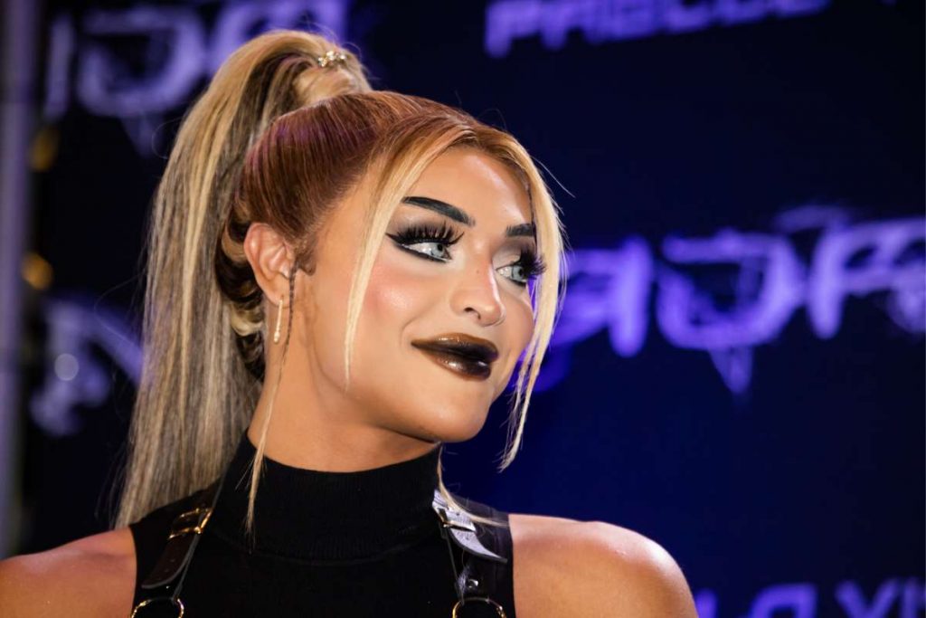 Pabllo Vittar faz show aberto ao público na Avenida Paulista