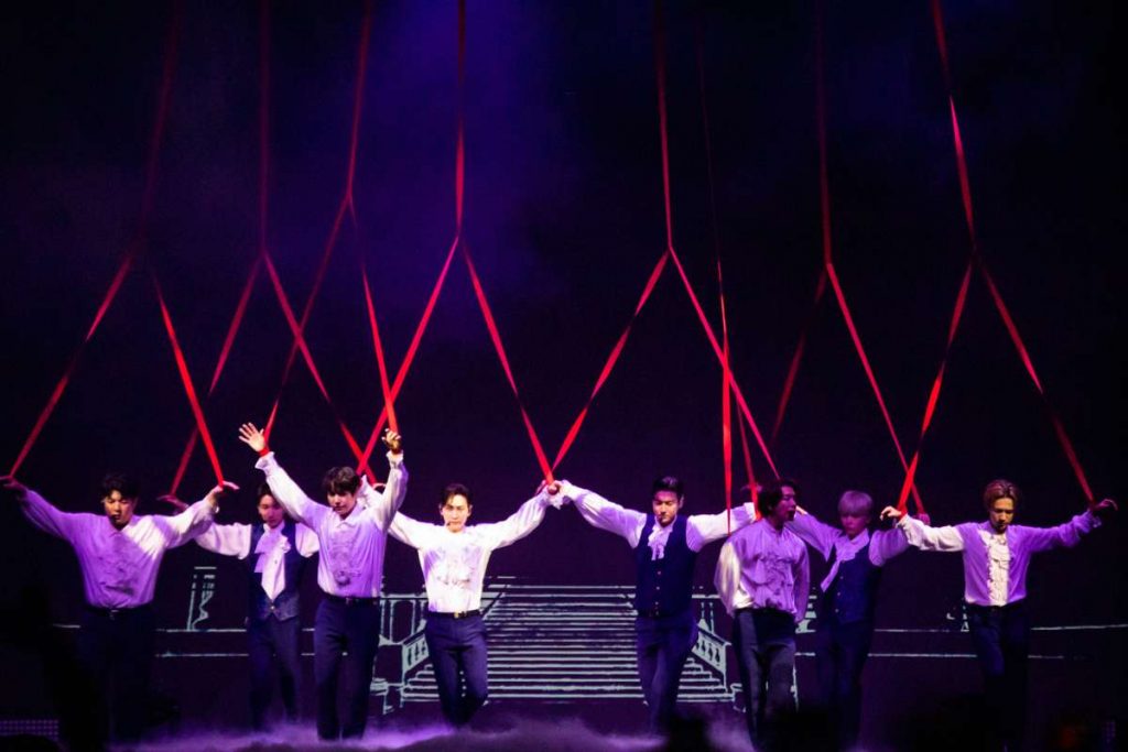 Super Junior canta no Brasil