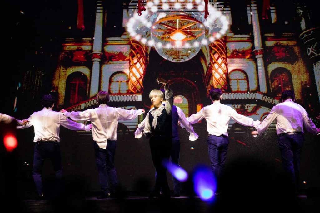 Super Junior canta no Brasil