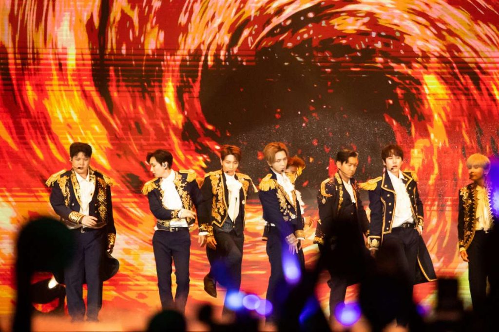 Super Junior canta no Brasil