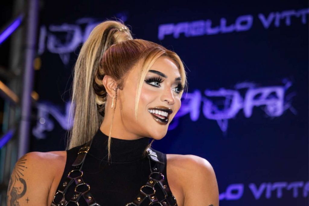 Pabllo Vittar faz show aberto ao público na Avenida Paulista