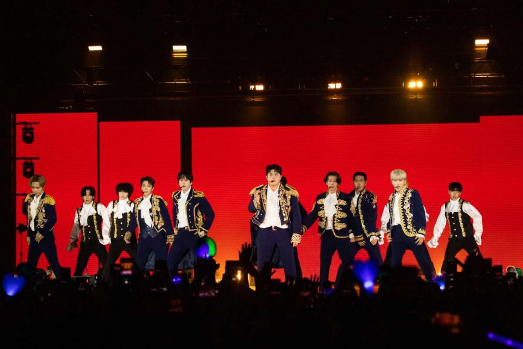 Super Junior canta no Brasil