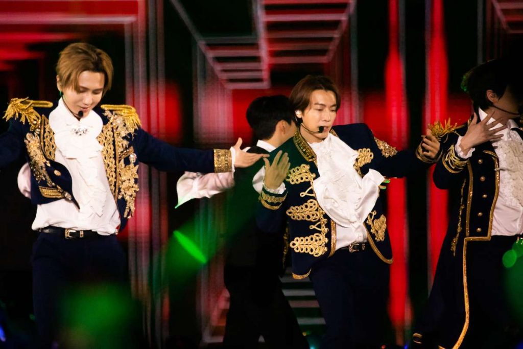 Super Junior canta no Brasil