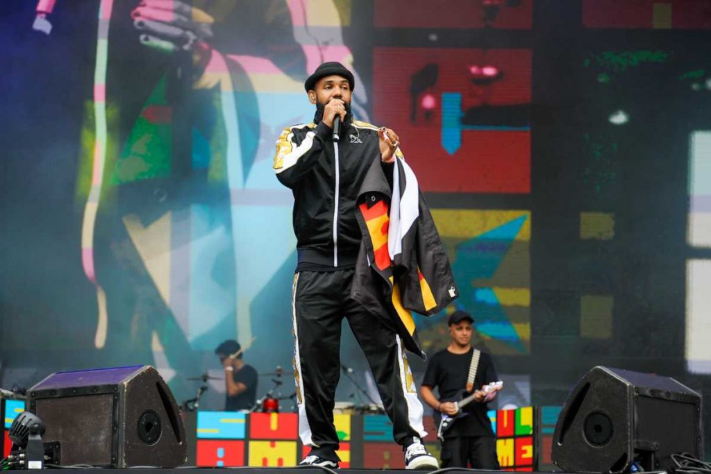 Baianasystem se apresentando no CarnaUOL