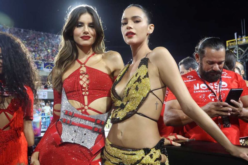 Bruna Marquezine e Camila Queiroz curtindo Carnaval do Rio de Janeiro