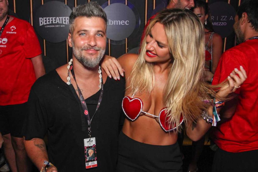 Giovanna Ewbank faz careta ao ouvir Bruno Gagliasso cantando, Celebridades