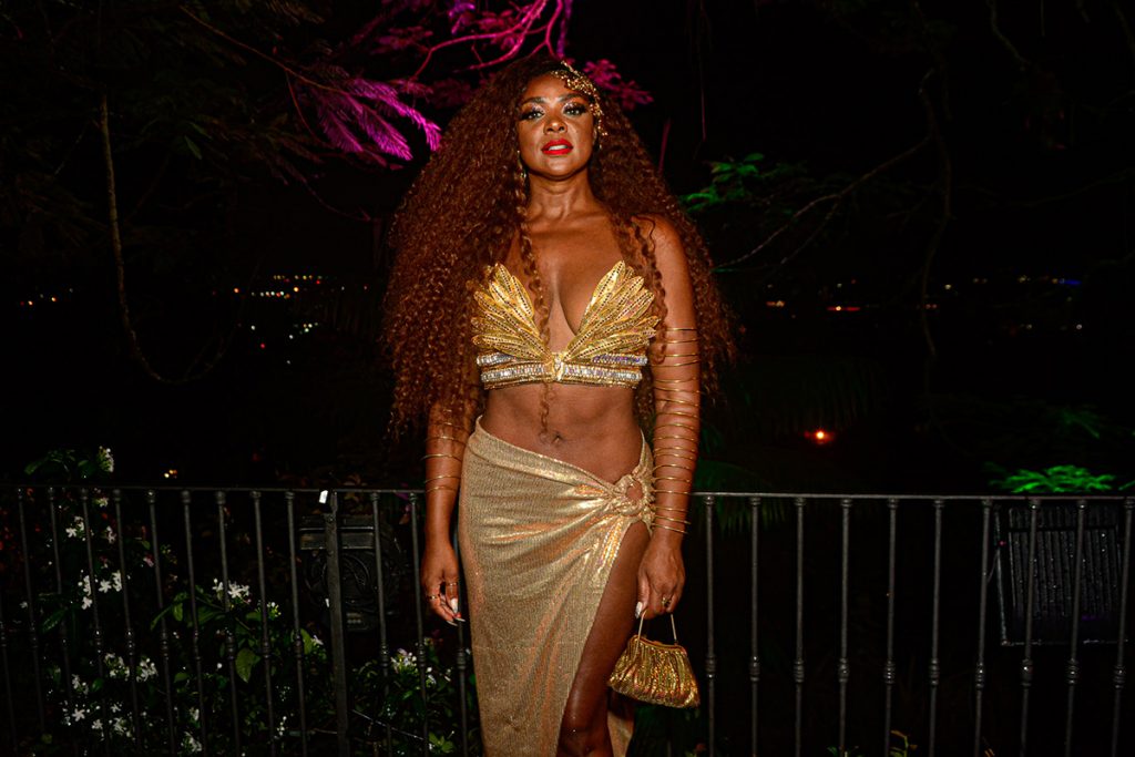 Cris Vianna ousou na escolha do look