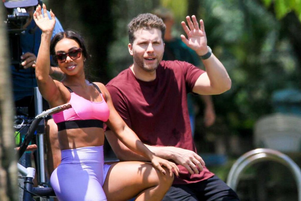 Dandara Mariana e Thiago Fragoso gravando cenas de Travessia
