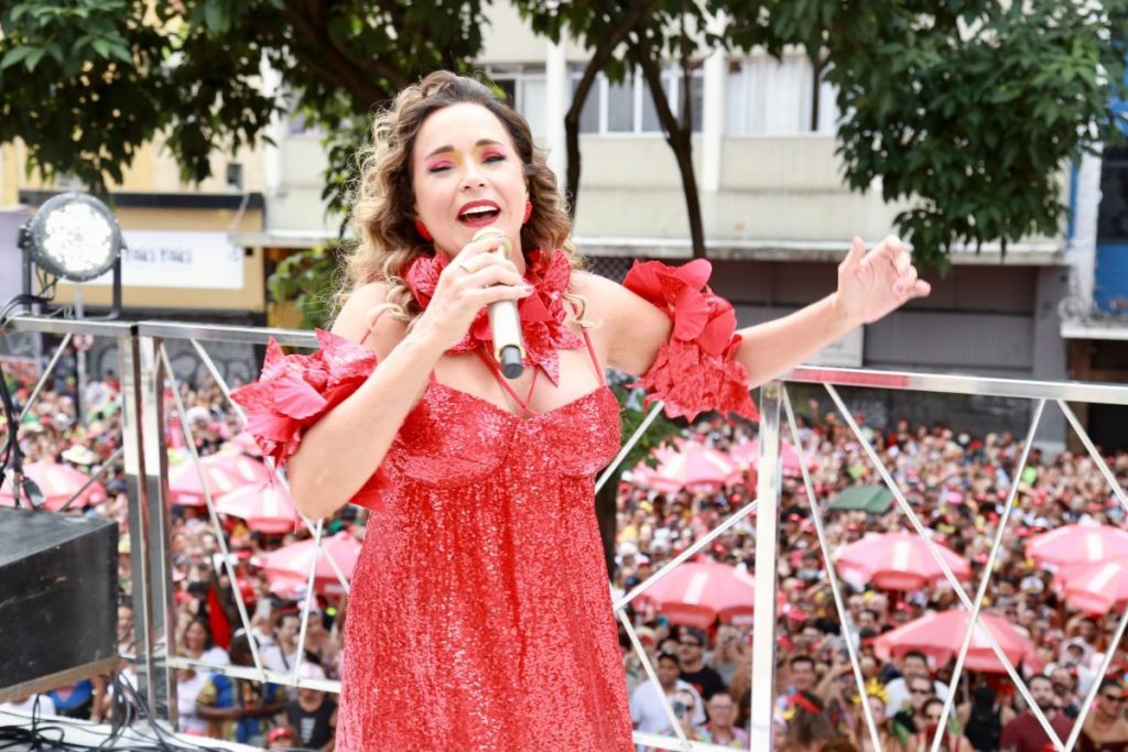 Daniela Mercury cantando