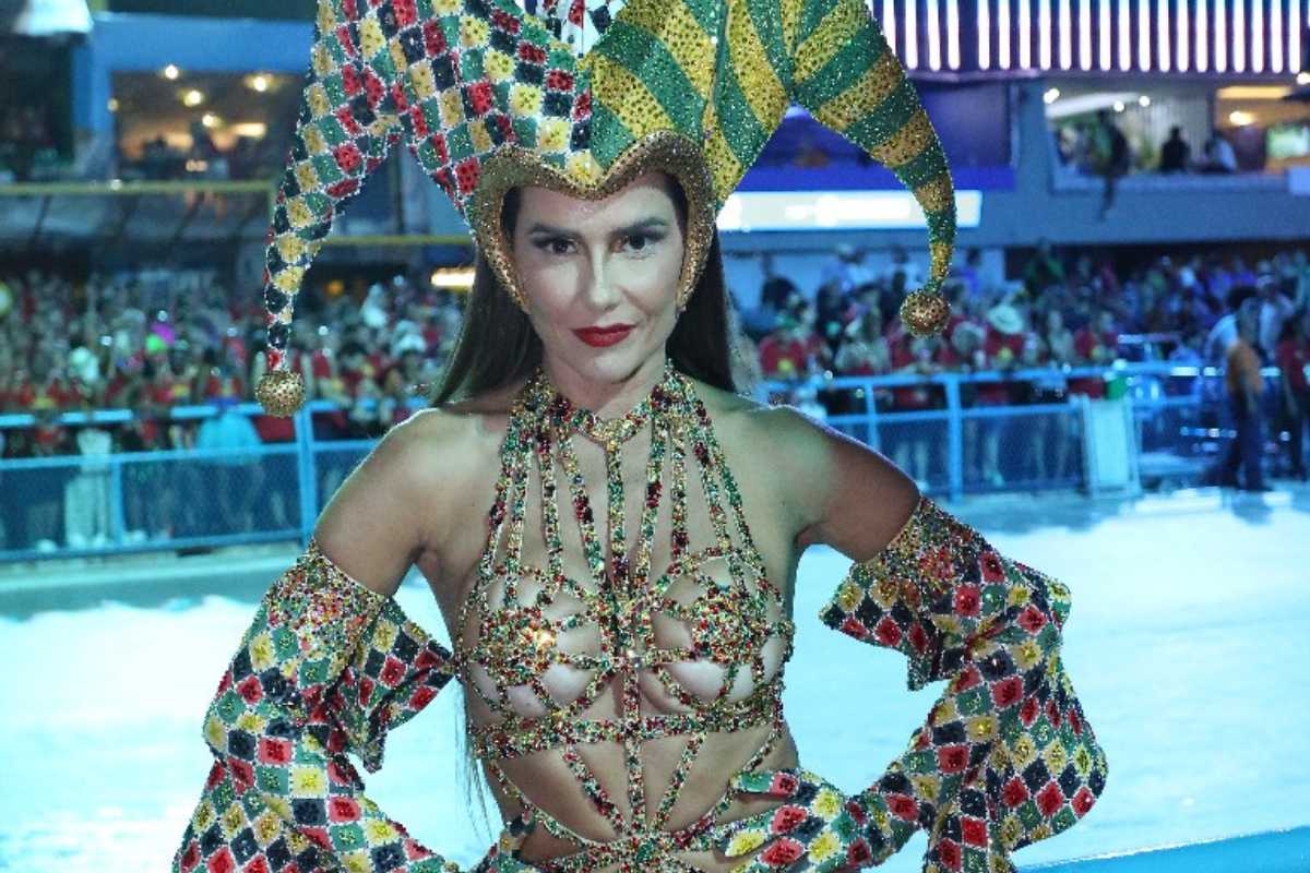 Deborah Secco curtindo Carnaval do Rio de Janeiro