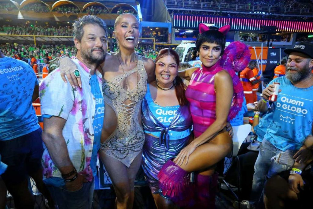 Adriane Galisteu e Deborah Secco com Marcelo Serrado e Fabiana Karla no Carnaval do Rio de Janeiro