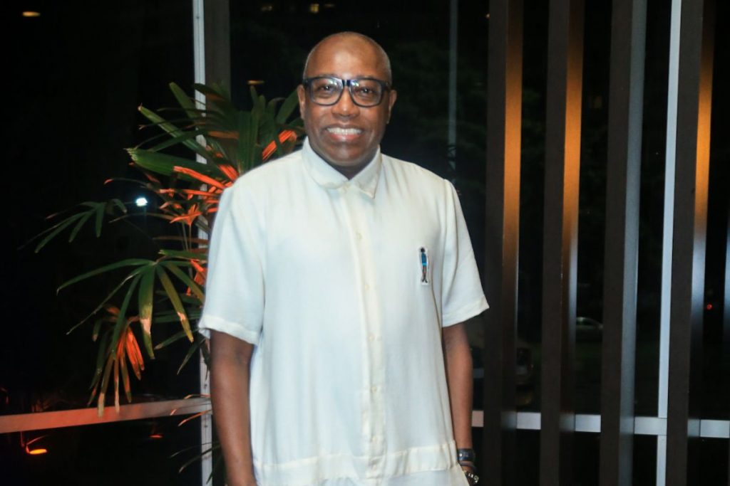 nando cunha no show de chico buarque