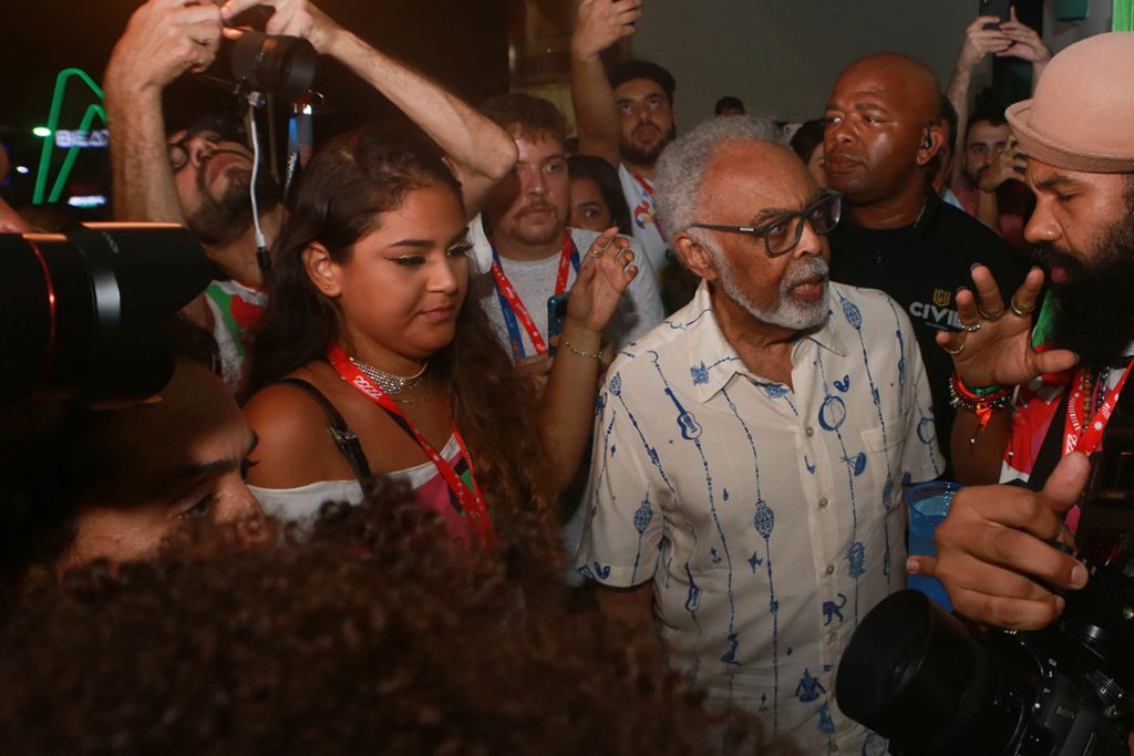 Gilberto Gil curte Carnaval com a família