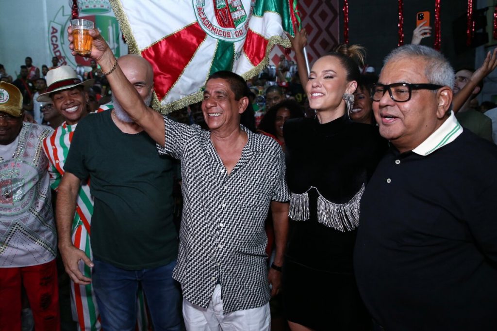 Zeca Pagodinho, Paolla Oliveira e o patrono Jayder Soares