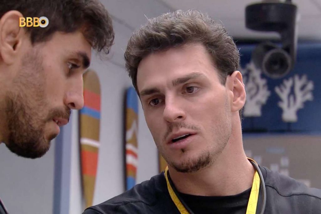 Gustavo mente para Cara de Sapato