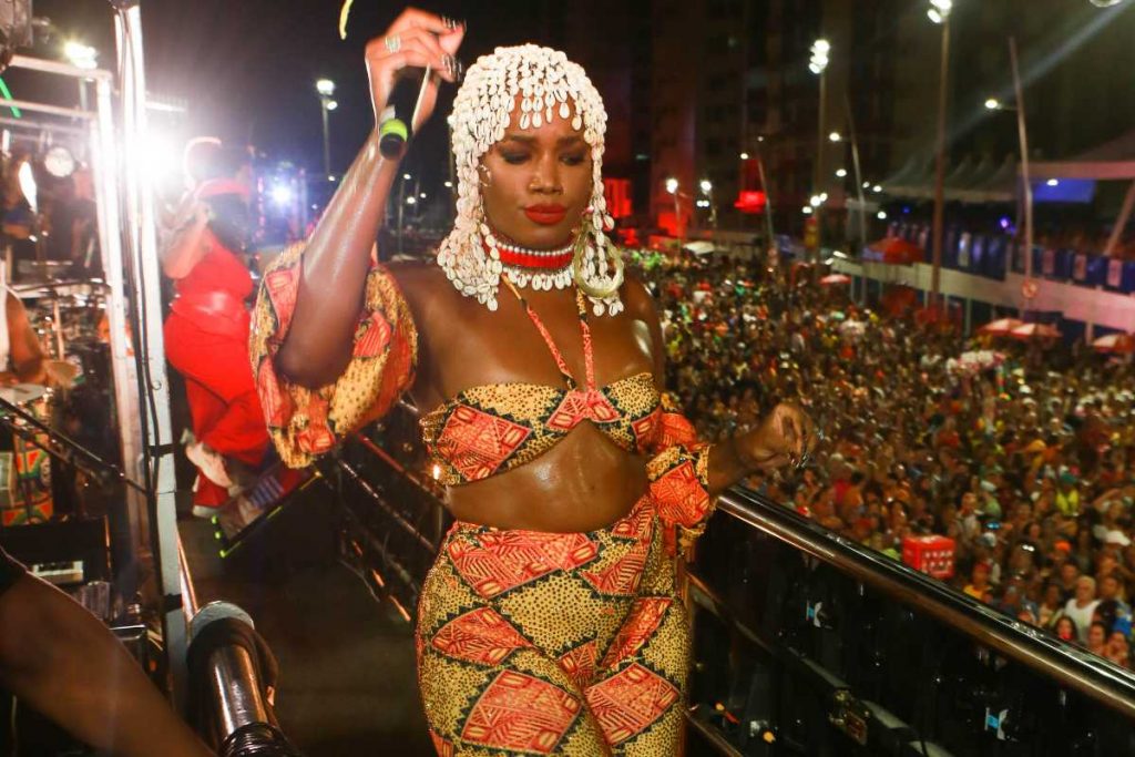 IZA estreando no Carnaval de Salvador
