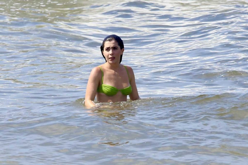 A famosa não pareceu se importar com a presença dos fotógrafos