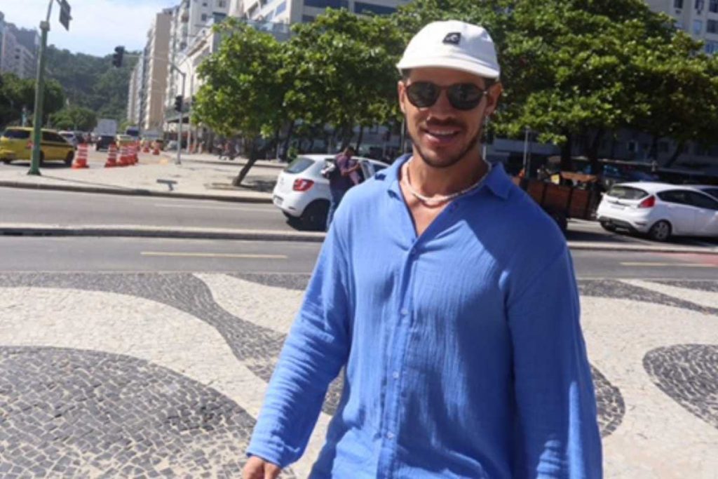 josé loreto chegando credenciamento do baile da vogue