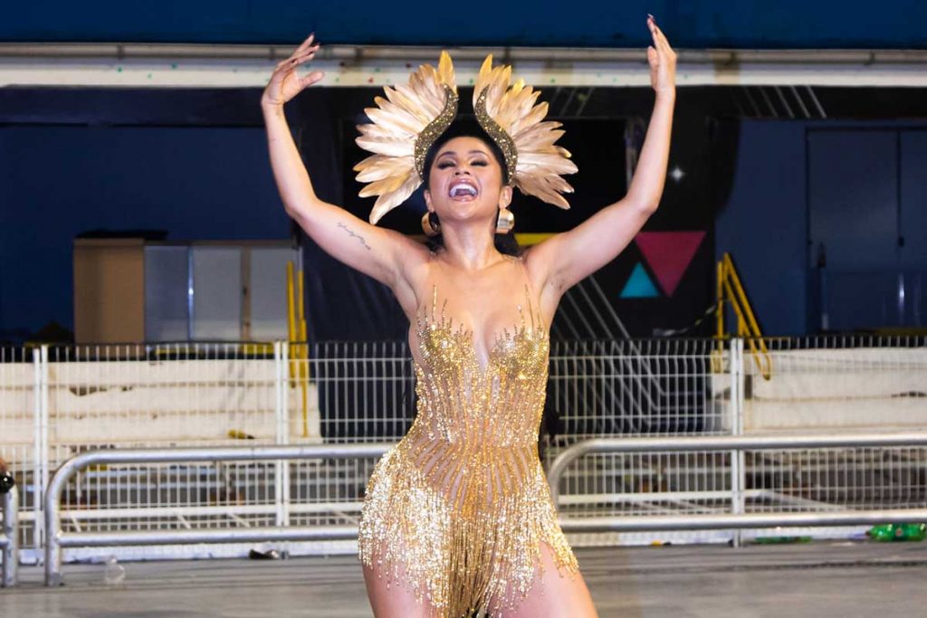 Mileide Mihaile sambou muito no ensaio de Carnaval