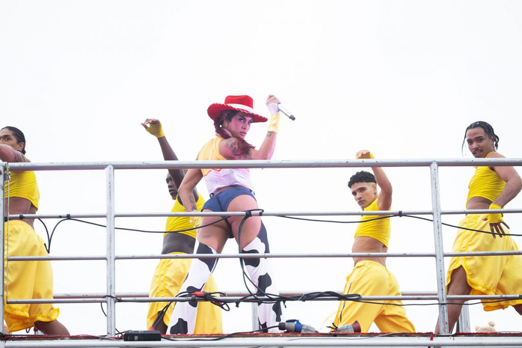 Pabllo Vittar arrasou na escolha do look para bloco de Carnaval