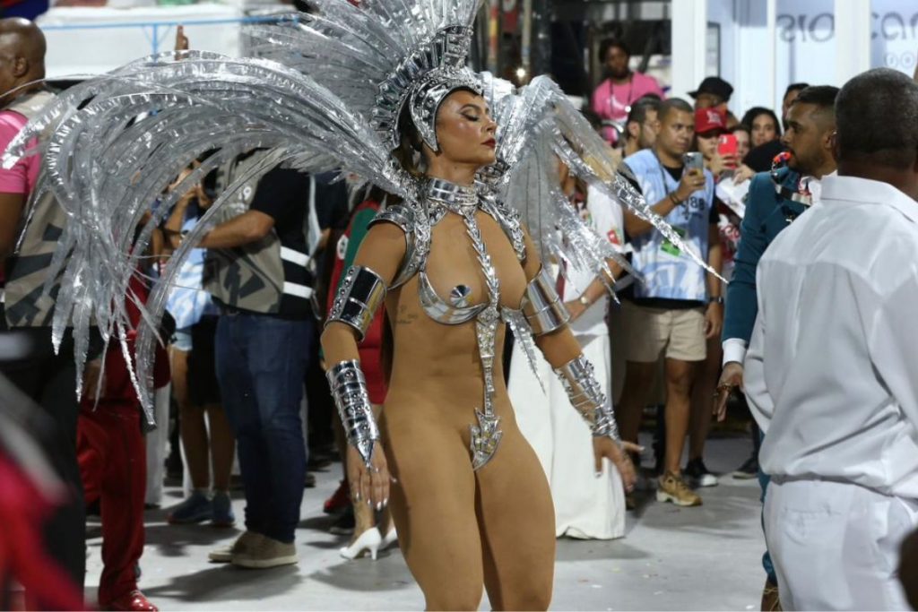 Paolla Oliveira brilhou no desfile da Grande Rio