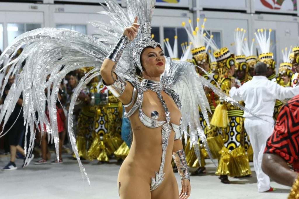 Paolla Oliveira brilhou no desfile da Grande Rio