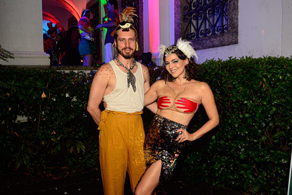 Tainá Müller posou com o marido Henrique Sauer