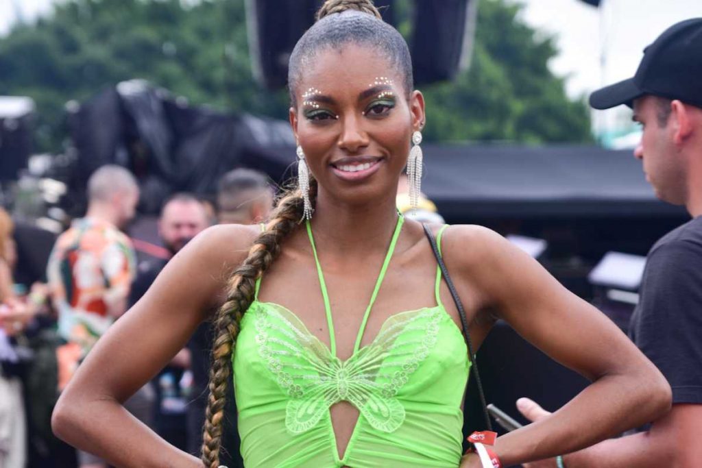 Tina curtindo Ensaios da Anitta