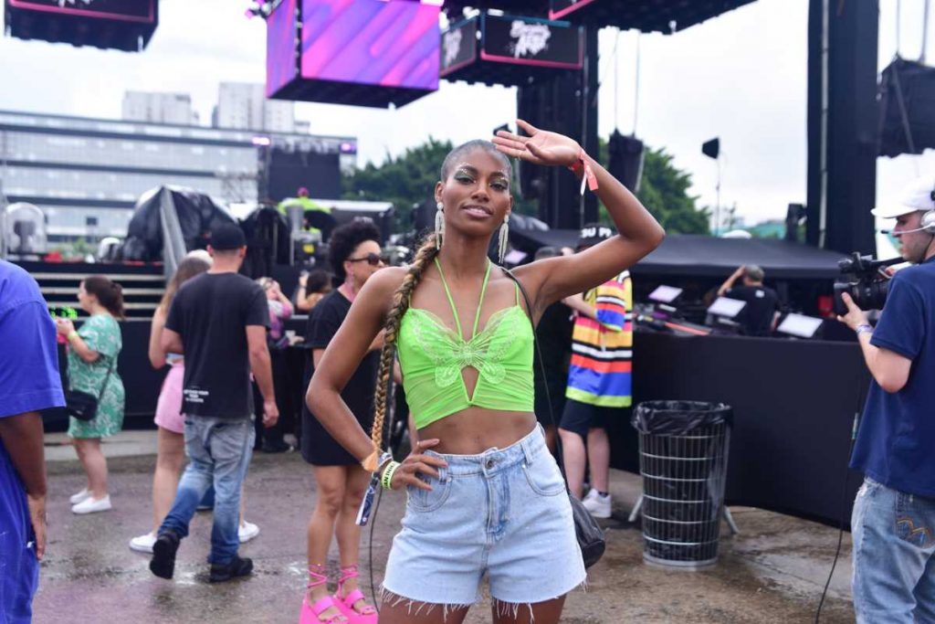 Tina curtindo Ensaios da Anitta